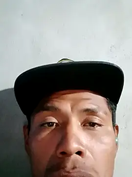 Snapshot of Moreno1813 chatting on February 2, 2025, 10:35 am Moreno1813 online show from February 2, 2025, 10:35 am