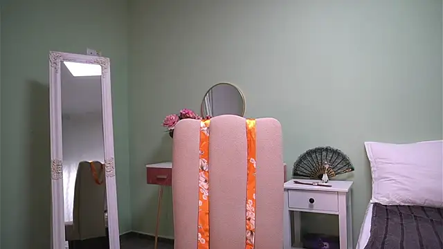 HaileyMoonn online show from October 28, 2025, 3:29 am