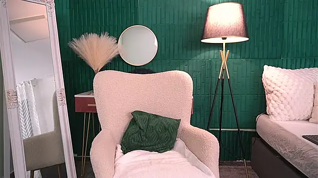 HaileyMoonn online show from November 7, 2025, 5:01 am