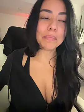 PetitLumiere online show from April 6, 2026, 4:19 am