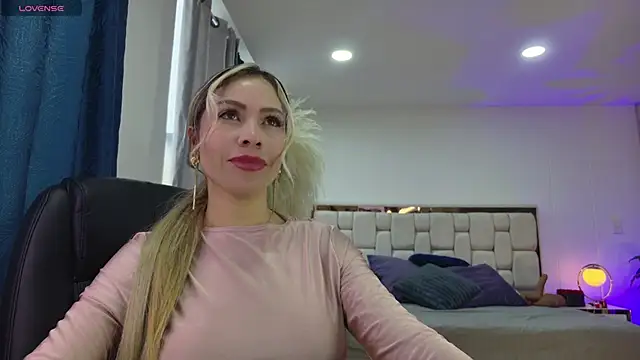 Snapshot of Ammy_Castro chatting on October 22, 2025, 9:24 pm Ammy Castro online show from October 22, 2025, 9:24 pm