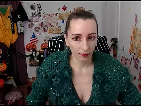 Snapshot of EvelynAngell chatting on October 27, 2025, 6:47 am EvelynAngell online show from October 27, 2025, 6:47 am