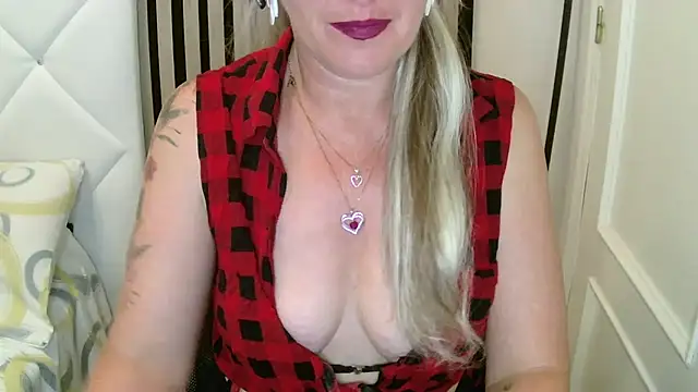 Snapshot of xxNoeliaxx chatting on April 28, 2026, 6:51 am xxNoeliaxx online show from April 28, 2026, 6:51 am