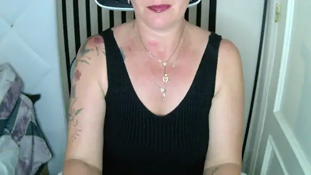 xxNoeliaxx online show from October 27, 2025, 3:02 pm