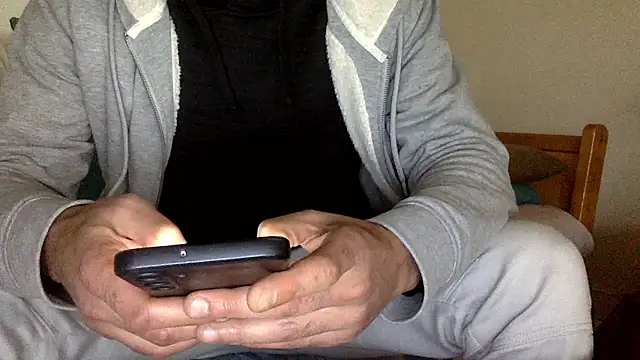 Snapshot of molozeb chatting on October 29, 2025, 3:44 pm molozeb online show from October 29, 2025, 3:44 pm