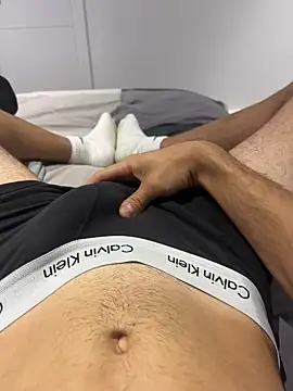 h0rnyguy001 online show from September 30, 2025, 5:57 am