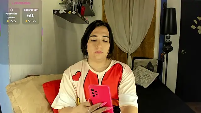 Snapshot of SARAMISHA chatting on October 24, 2025, 2:05 pm SARAMISHA online show from October 24, 2025, 2:05 pm