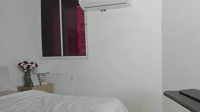 Snapshot of rouse_4 chatting on January 2, 2025, 9:50 pm rouse 4 online show from January 2, 2025, 9:50 pm