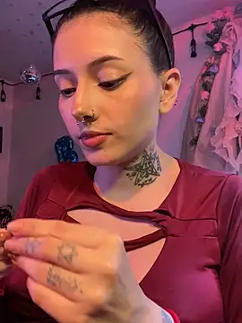 Snapshot of LiliJones_ chatting on April 18, 2026, 7:58 pm LiliJones online show from April 18, 2026, 7:58 pm