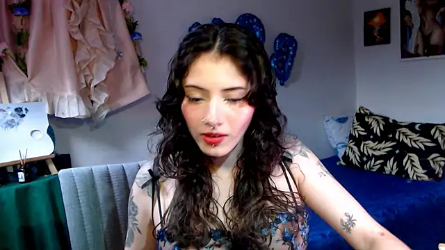 Snapshot of LiliJones_ chatting on May 2, 2026, 10:04 pm LiliJones online show from May 2, 2026, 10:04 pm