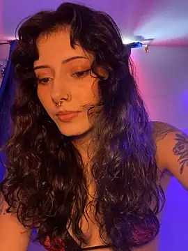 LiliJones  online show from November 13, 2025, 4:22 pm