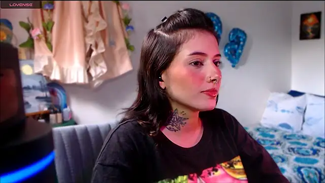 Snapshot of LiliJones_ chatting on May 13, 2026, 9:22 pm LiliJones online show from May 13, 2026, 9:22 pm