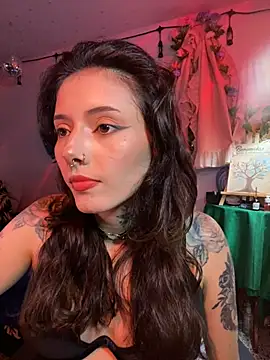 Snapshot of LiliJones_ chatting on April 20, 2026, 7:26 pm LiliJones online show from April 20, 2026, 7:26 pm
