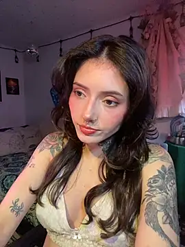 Snapshot of LiliJones_ chatting on May 19, 2026, 9:55 pm LiliJones online show from May 19, 2026, 9:55 pm