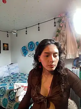 Snapshot of LiliJones_ chatting on May 17, 2026, 8:20 pm LiliJones online show from May 17, 2026, 8:20 pm