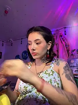Snapshot of LiliJones_ chatting on May 26, 2026, 10:19 pm LiliJones online show from May 26, 2026, 10:19 pm