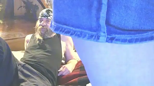 Snapshot of PropertyAndBiker chatting on November 13, 2025, 11:08 pm PropertyAndBiker online show from November 13, 2025, 11:08 pm