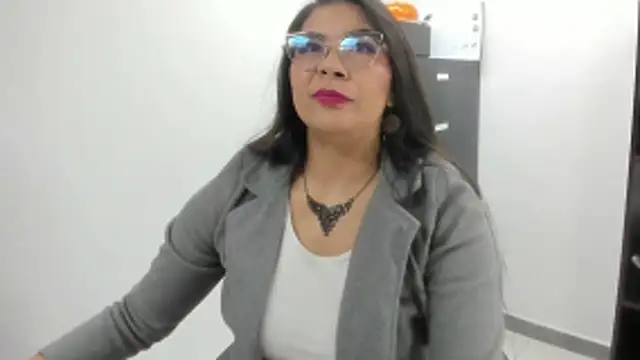 Snapshot of Luna_Dumont chatting on December 1, 2025, 11:11 am Luna Dumont online show from December 1, 2025, 11:11 am