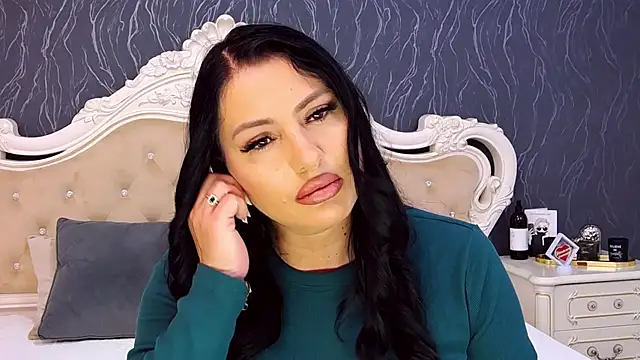 Lauren Saint online show from November 14, 2025, 8:40 am