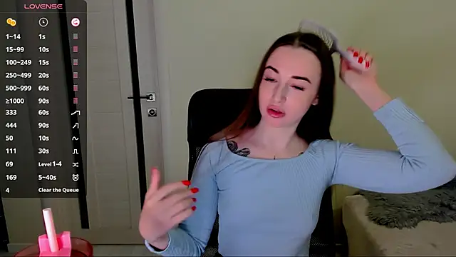 Kimmberr online show from October 17, 2025, 3:32 am