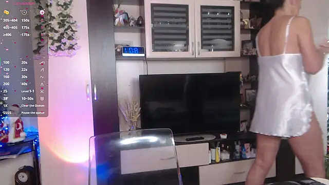 Snapshot of SheilaRyan chatting on December 19, 2025, 5:00 am SheilaRyan online show from December 19, 2025, 5:00 am