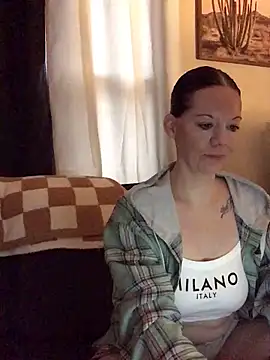 SidneyRaee online show from February 5, 2026, 4:03 pm