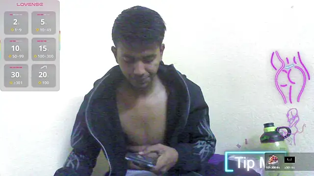 Snapshot of just_fucks chatting on December 17, 2025, 7:19 pm just fucks online show from December 17, 2025, 7:19 pm