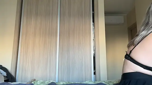 naughtyhollyxxxx online show from October 24, 2025, 7:51 am