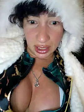 Snapshot of TheGoddessBianca chatting on December 31, 2024, 4:35 pm TheGoddessBianca online show from December 31, 2024, 4:35 pm