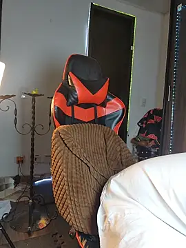 just maxii online show from April 4, 2026, 9:21 pm