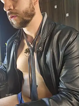 Snapshot of just_maxii chatting on November 17, 2025, 11:20 pm just maxii online show from November 17, 2025, 11:20 pm