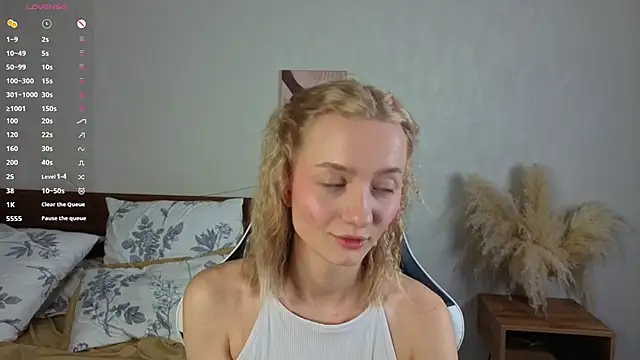 Snapshot of IdaValenti chatting on October 23, 2025, 11:03 pm IdaValenti online show from October 23, 2025, 11:03 pm