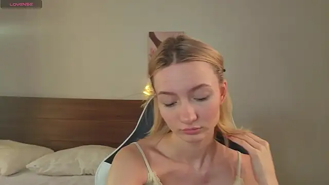 Snapshot of IdaValenti chatting on September 26, 2025, 1:12 am IdaValenti online show from September 26, 2025, 1:12 am