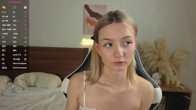 Snapshot of IdaValenti chatting on September 22, 2025, 1:11 am IdaValenti online show from September 22, 2025, 1:11 am