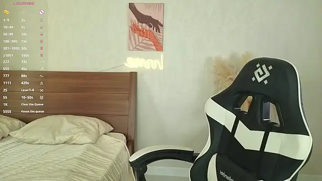 Snapshot of IdaValenti chatting on September 30, 2025, 1:11 am IdaValenti online show from September 30, 2025, 1:11 am