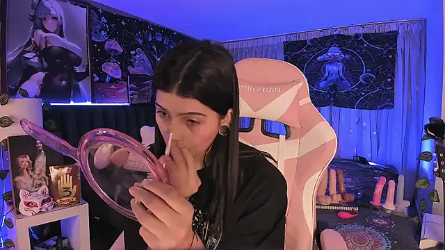 Snapshot of LanaKyutt chatting on March 4, 2025, 11:43 pm LanaKyutt online show from March 4, 2025, 11:43 pm