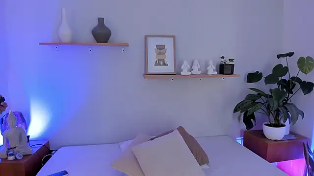 Snapshot of moll1e_ chatting on March 9, 2025, 8:10 pm moll1e online show from March 9, 2025, 8:10 pm