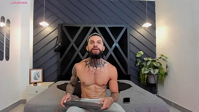 Snapshot of Apolo_Bianco_ chatting on September 29, 2025, 11:32 pm Apolo Bianco online show from September 29, 2025, 11:32 pm