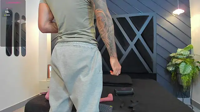 Snapshot of Apolo_Bianco_ chatting on September 9, 2025, 11:25 pm Apolo Bianco online show from September 9, 2025, 11:25 pm