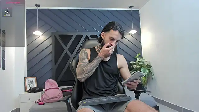 Snapshot of Apolo_Bianco_ chatting on September 18, 2025, 11:19 pm Apolo Bianco online show from September 18, 2025, 11:19 pm