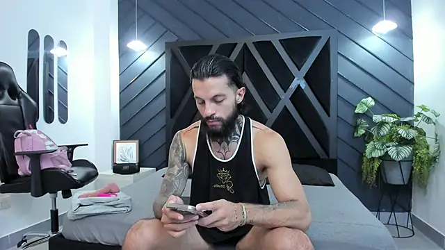 Snapshot of Apolo_Bianco_ chatting on September 23, 2025, 11:12 pm Apolo Bianco online show from September 23, 2025, 11:12 pm