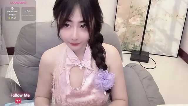 qiqi-- online show from May 26, 2026, 4:10 am