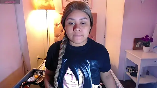 Nahom1  online show from December 4, 2025, 8:19 pm