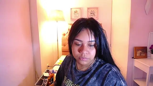 Nahom1  online show from November 13, 2025, 10:02 pm