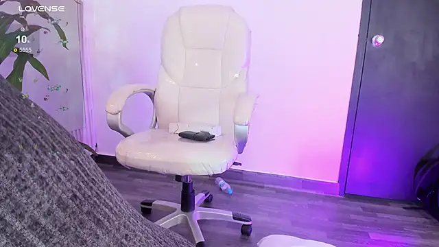 EriKlein online show from September 12, 2025, 10:53 pm