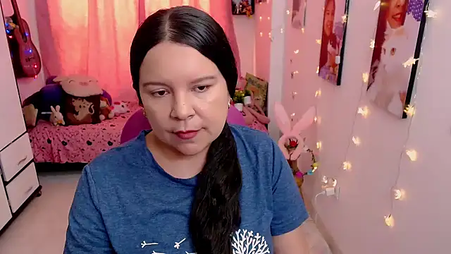 claryssa  online show from April 6, 2026, 7:37 pm