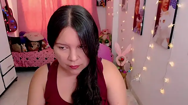 claryssa  online show from April 7, 2026, 7:59 pm