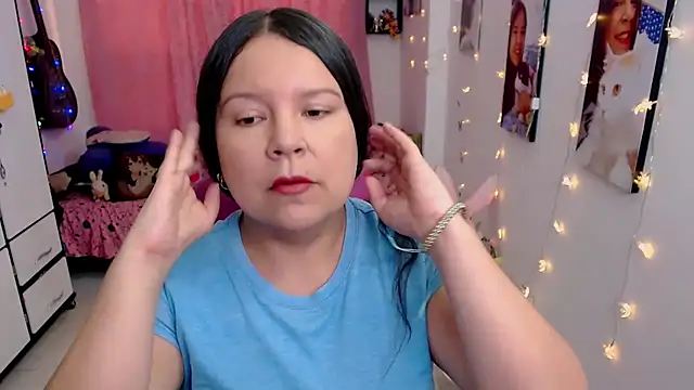 claryssa  online show from April 14, 2026, 10:26 pm