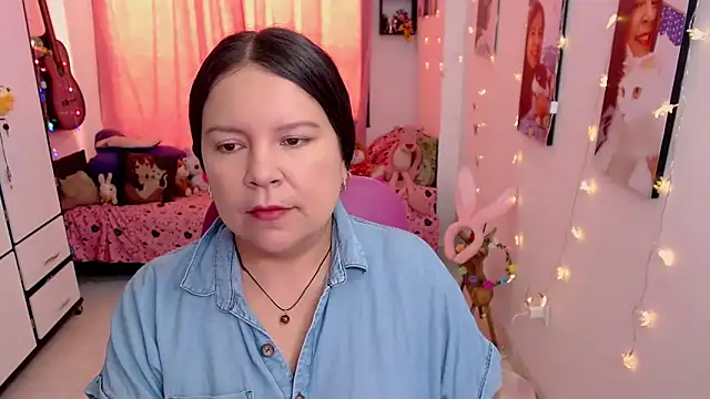 claryssa  online show from April 17, 2026, 5:27 pm