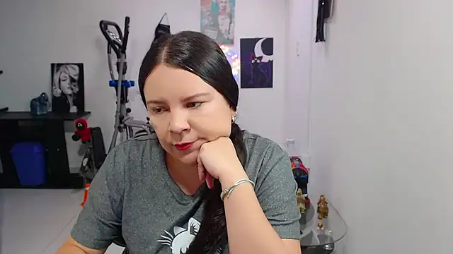 claryssa  online show from June 5, 2026, 7:52 pm